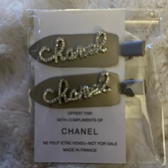 Chanel authentic Silver hair clip set - Picture 1 of 2